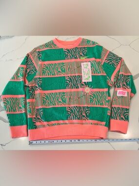 Nike Men’s Green and Coral Patterned Crewneck Sweater